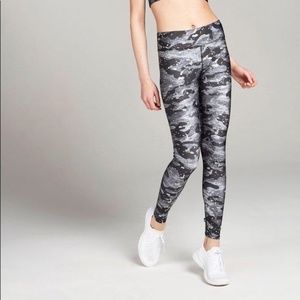 Terez Camo Paint Balayage Tall Band Leggings Size Small